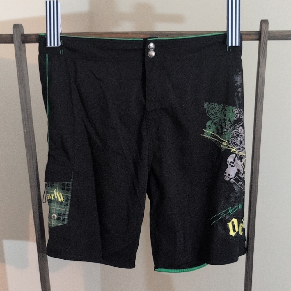 Ocean Earth | Black and Green Men's Swim Shorts With Inner Lining